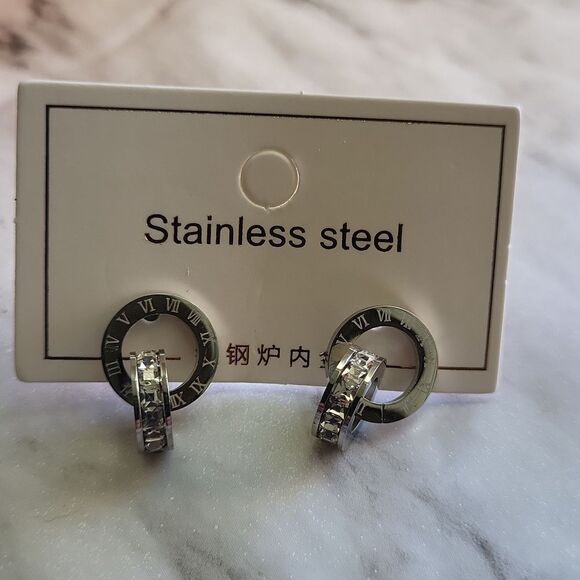 Round Letter Stainless Steel Plating Zircon Earrings - Picture 11 of 17